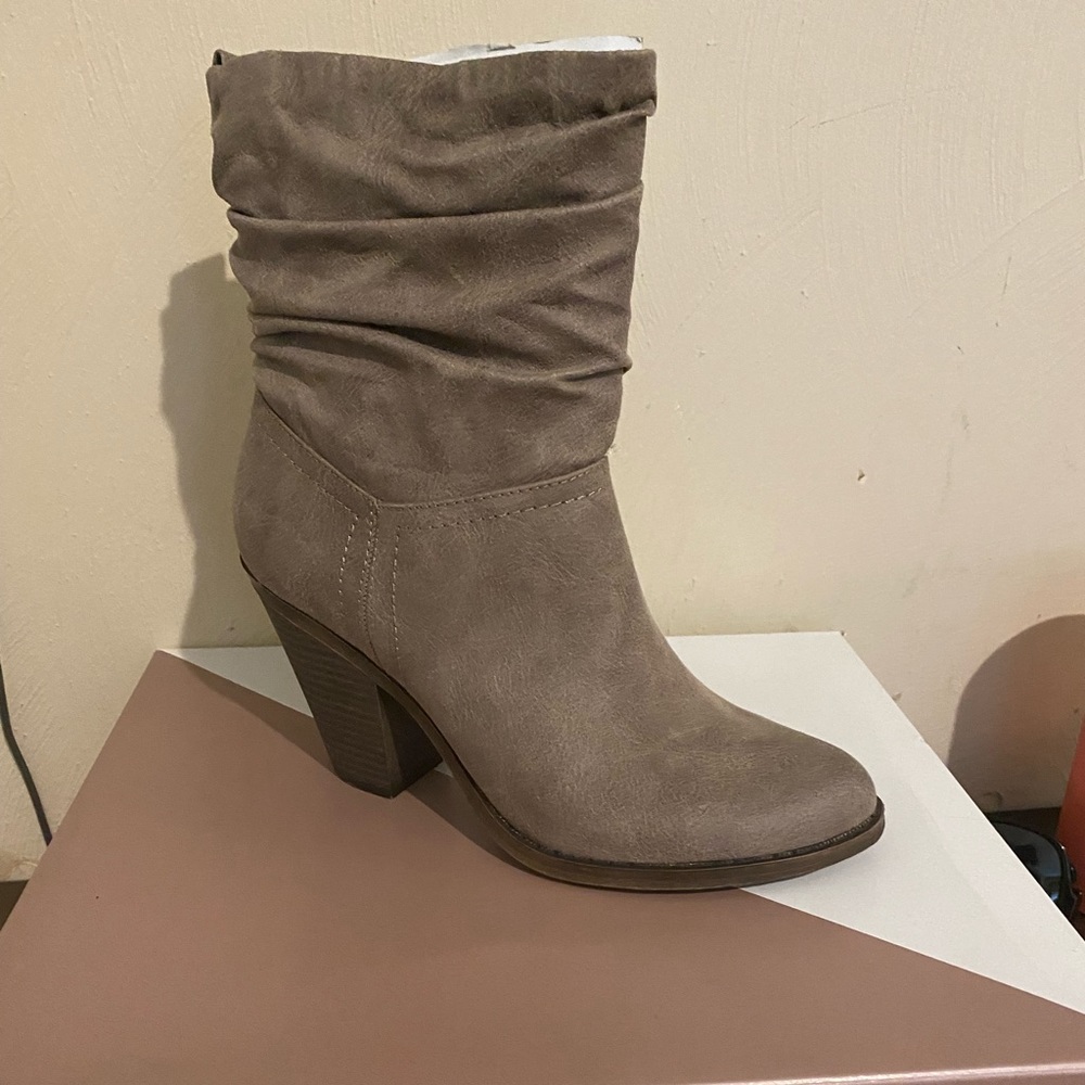 Grey booties from fergalocious new in box never worn size 7 1/2 asking 50